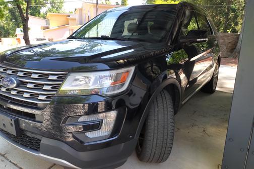Photo 3 of 10 of 2016 Ford Explorer Limited